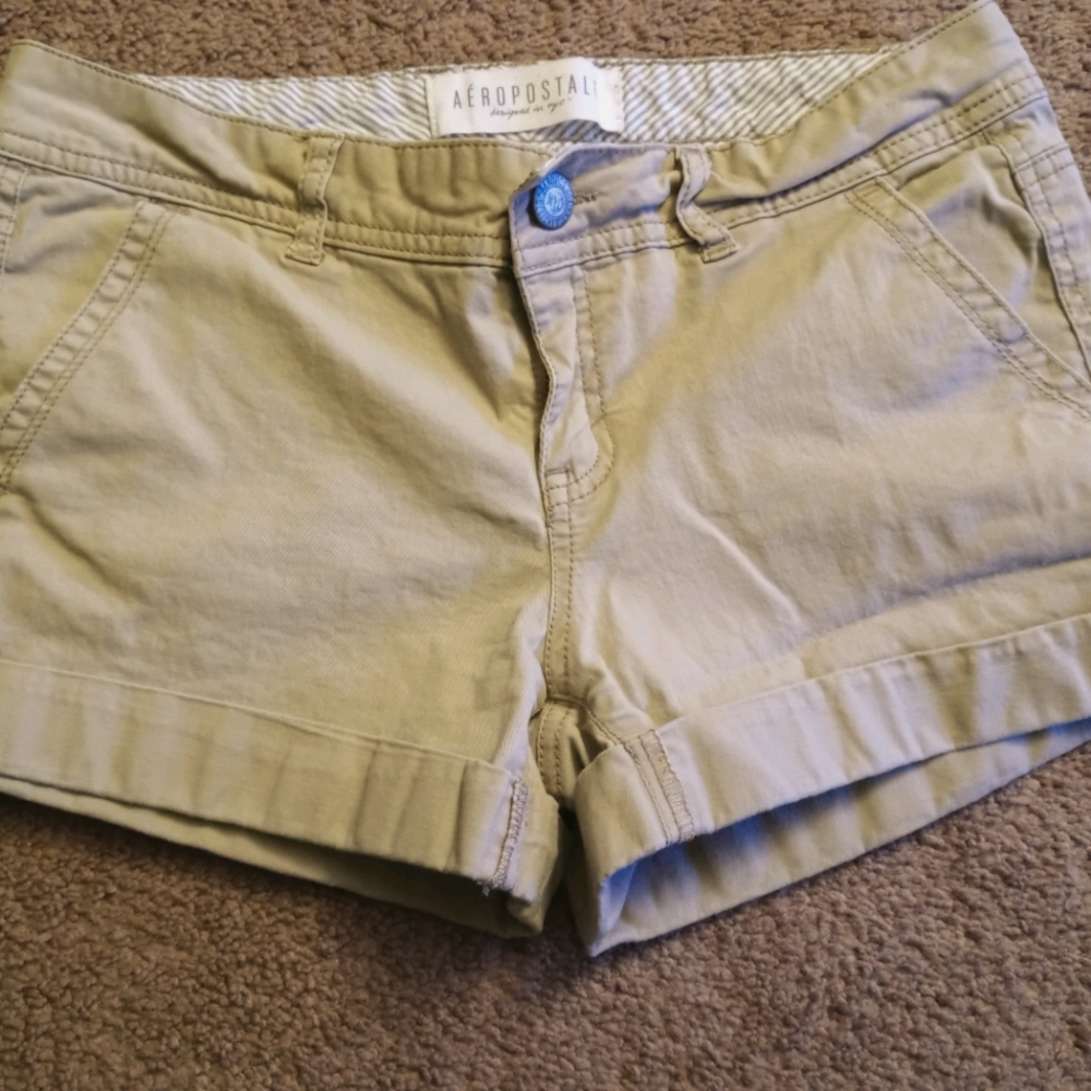 Areopostale Khaki Midi Twill Shorts.